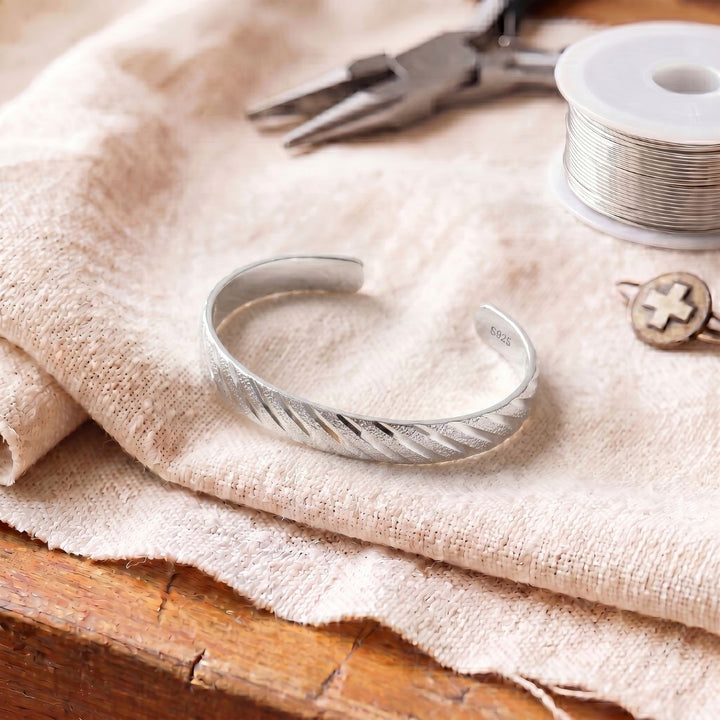 Sandra Twist Cuff
