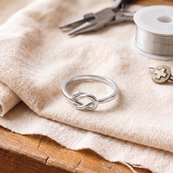 Sandra Knot Ring